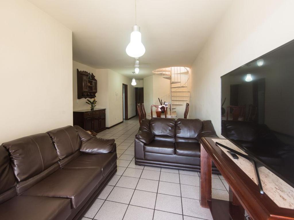 Excelente Cobertura Duplex A 2 Quadras Da Praia Do Forte Com 4 Quartos كابو فريو المظهر الخارجي الصورة